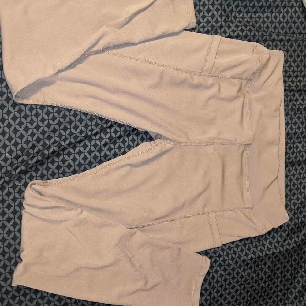 Workout leggings with pockets